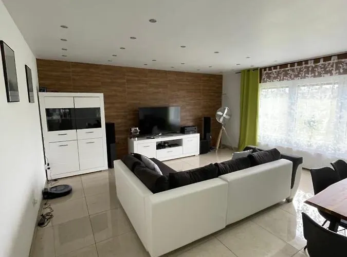 Olaf & Olga Buchali Gbr Holiday home *